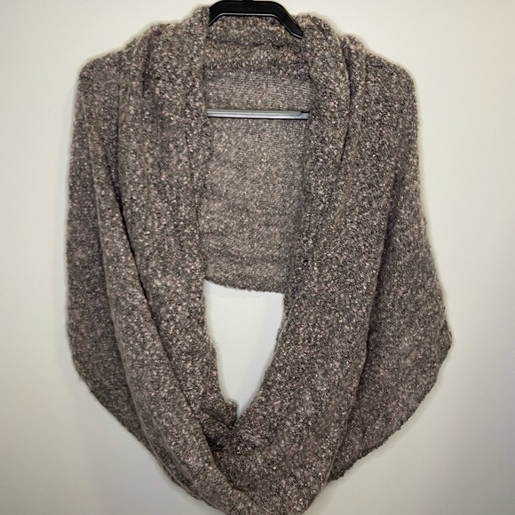 Multicolored Infiniti scarf - Picture 2 of 3